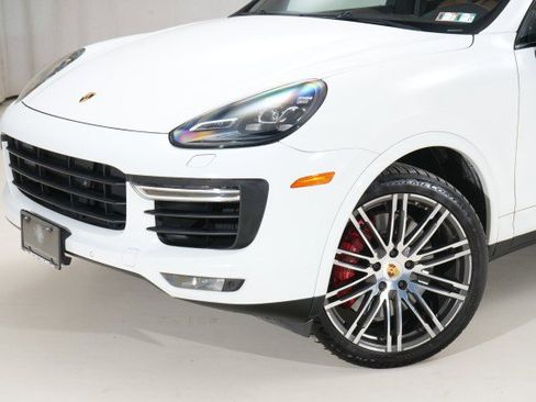 Used 2017 Porsche Cayenne Turbo AWD image 8