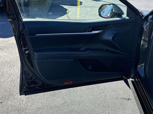 Used 2022 Toyota Camry LE image 5