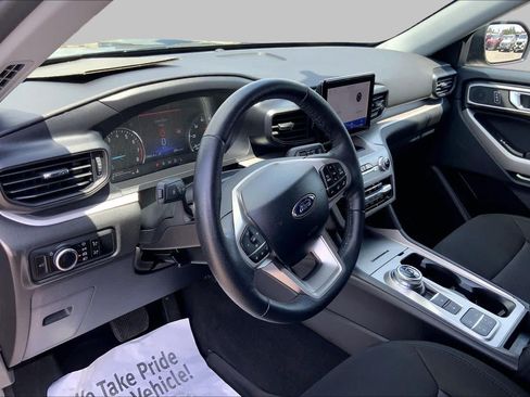 Certified 2024 Ford Explorer XLT RWD image 18