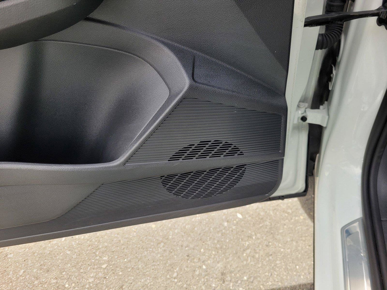 Certified 2025 Volkswagen Taos SE FWD image 22