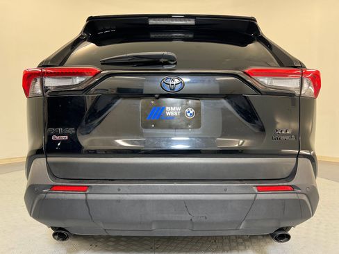 Used 2023 Toyota RAV4 XLE Premium image 10