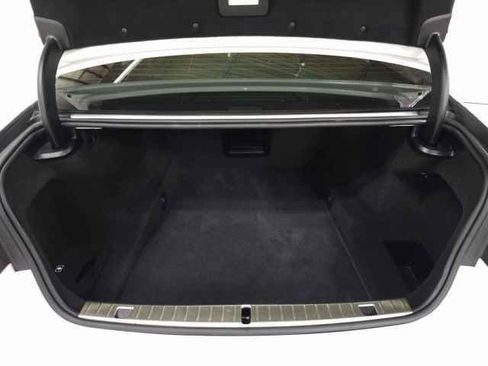 Used 2022 BMW 740i xDrive w/ M Sport Package image 8