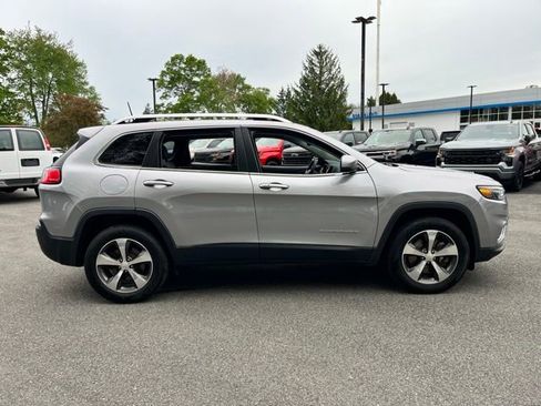 Used 2019 Jeep Cherokee Limited AWD/4WD image 5