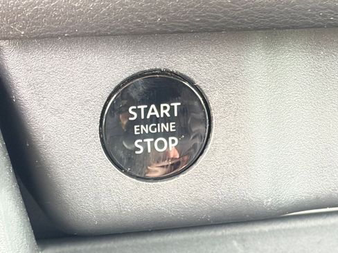 Used 2025 Nissan Rogue SV image 18