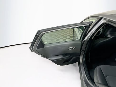 Used 2025 Kia K4 LXS image 25