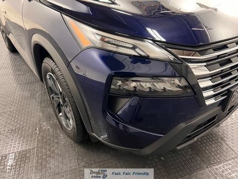 Used 2025 Nissan Rogue SV AWD/4WD image 8