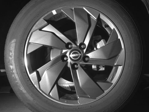 Used 2025 Nissan Rogue SV FWD image 21
