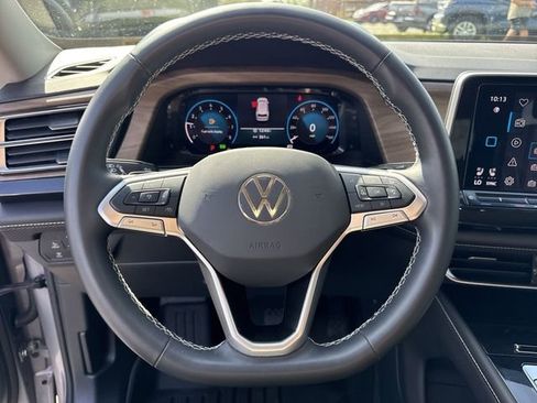 Used 2024 Volkswagen Atlas SE w/ Panoramic Sunroof Package image 18