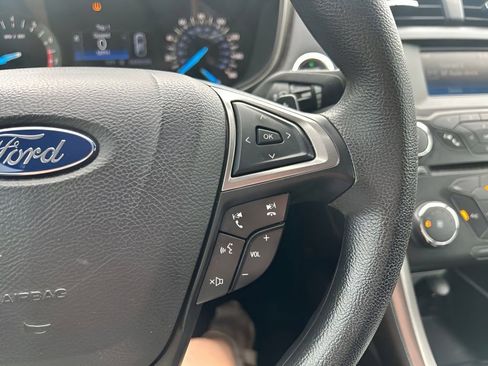 Used 2017 Ford Fusion SE FWD image 25