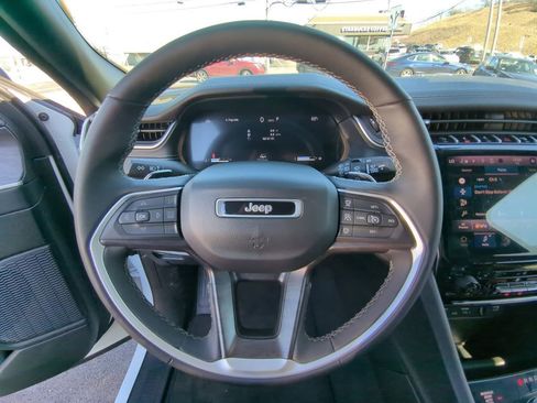 Used 2024 Jeep Grand Cherokee Limited image 23