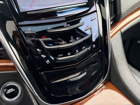 Used 2015 Cadillac Escalade Luxury image 30
