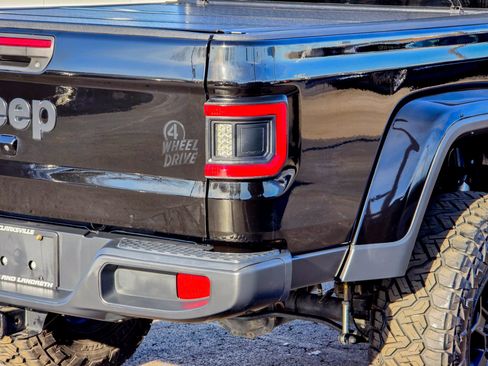 Used 2023 Jeep Gladiator Willys image 17