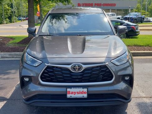 Used 2023 Toyota Highlander LE AWD/4WD image 3