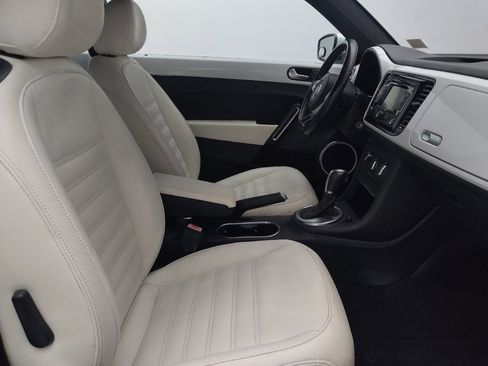 Used 2015 Volkswagen Beetle 1.8T Classic FWD image 21