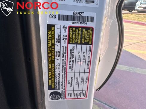 Used 2018 Toyota Tacoma SR image 20