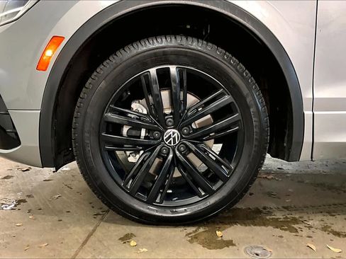 Used 2022 Volkswagen Tiguan SE R-Line image 12