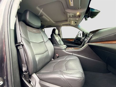 Used 2018 Cadillac Escalade Premium Luxury image 32