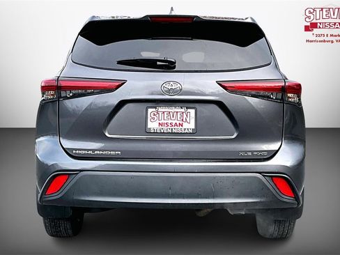 Used 2023 Toyota Highlander XLE image 5