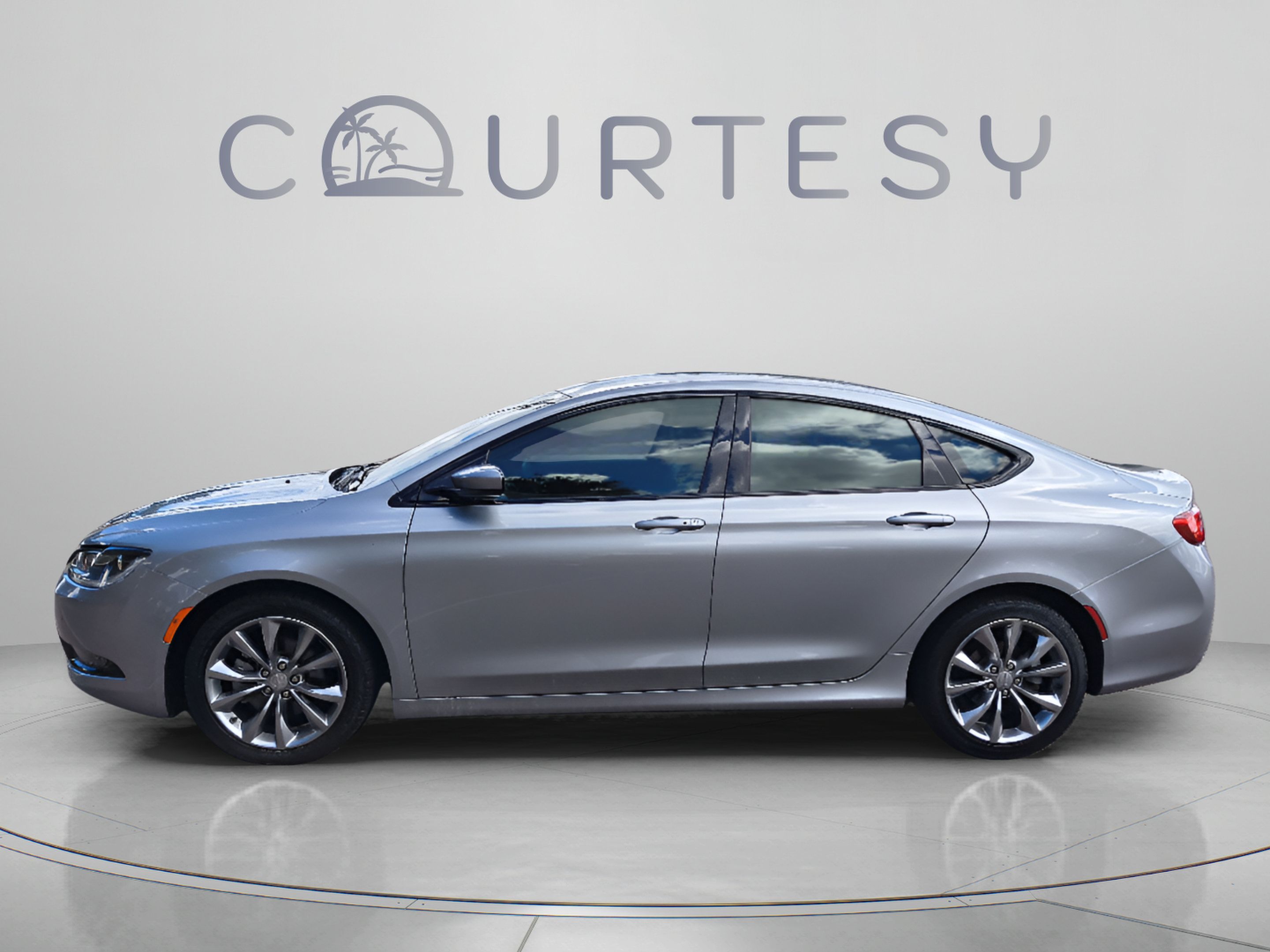 Used 2015 Chrysler 200 S w/ Comfort Group FWD image 2