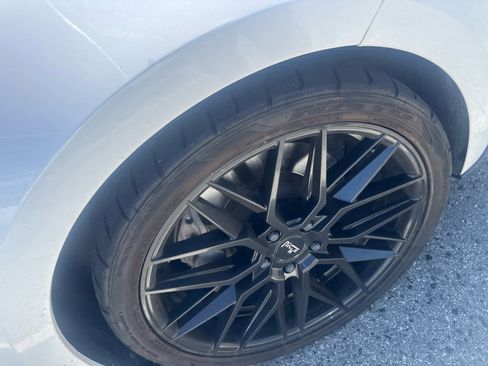 Used 2017 Ford Mustang GT Premium w/ Black Accent Package RWD image 4