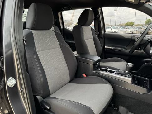Used 2023 Toyota Tacoma TRD Off-Road w/ Technology Package AWD/4WD image 28