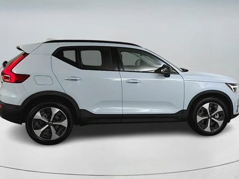 Used 2026 Volvo XC40 B5 Plus w/ Climate Package AWD/4WD image 3