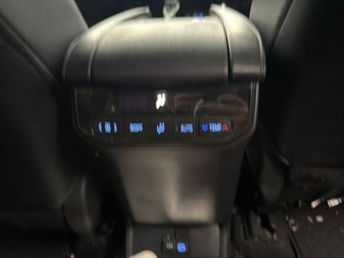 Used 2022 Toyota Highlander XSE FWD image 7