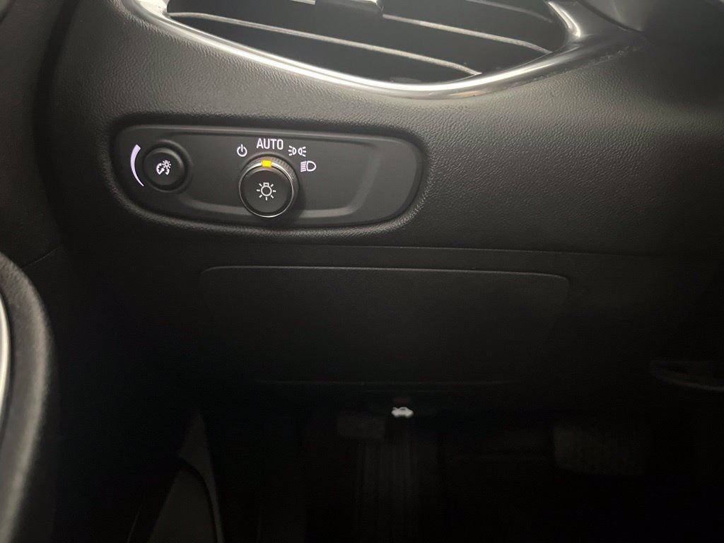 Used 2018 Chevrolet Malibu LT FWD image 57