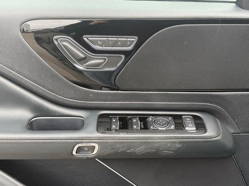 New 2026 Lincoln Aviator AWD image 19