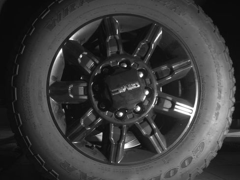 Used 2025 GMC Sierra 2500 AT4 w/ Technology Package AWD/4WD image 12