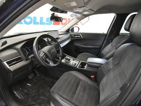 Used 2023 Mitsubishi Outlander SE AWD/4WD image 11