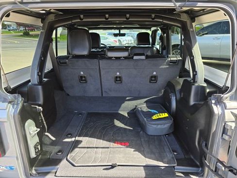 Used 2023 Jeep Wrangler Unlimited Sahara w/ Cold Weather Group image 9