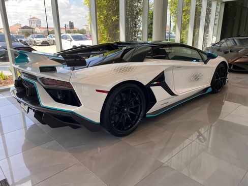 Used 2021 Lamborghini Aventador SVJ image 4