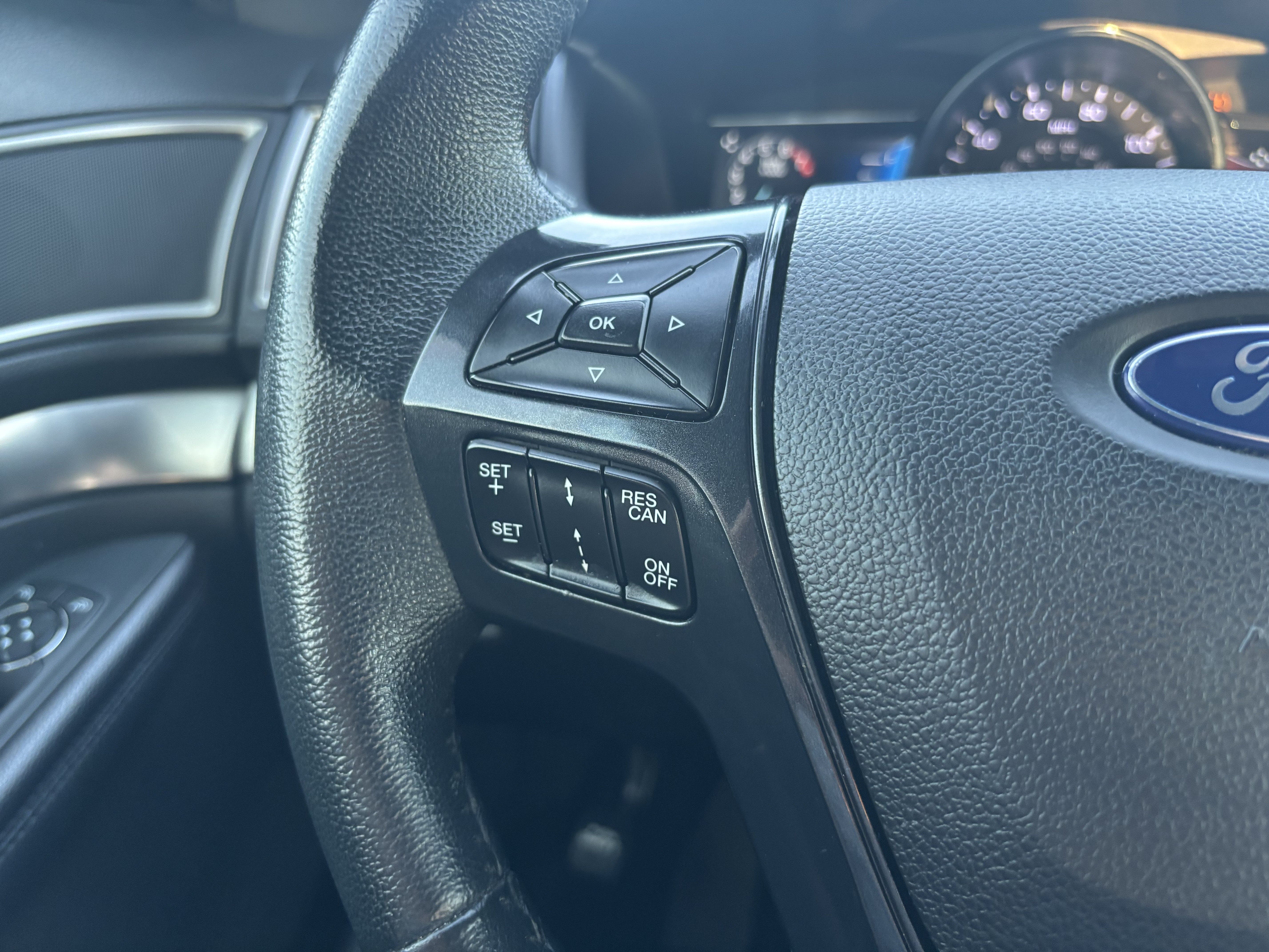 Used 2018 Ford Explorer XLT w/ Equipment Group 202A FWD image 17
