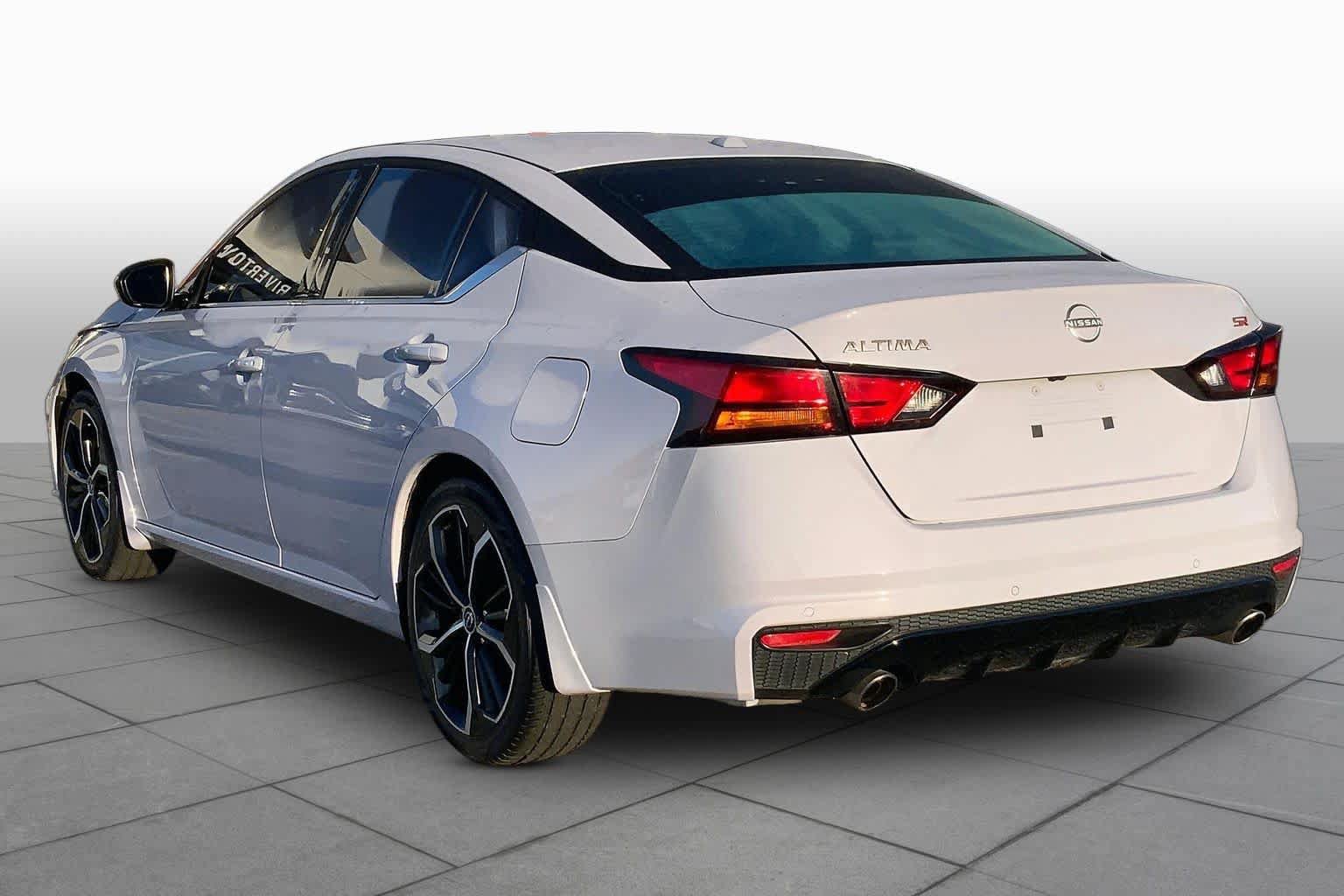 Used 2024 Nissan Altima 2.5 SR FWD image 11