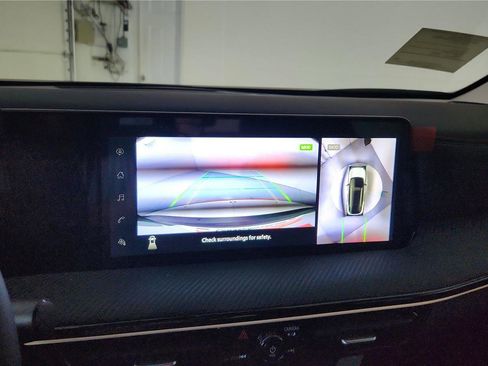 Certified 2025 Nissan Kicks SR FWD image 28