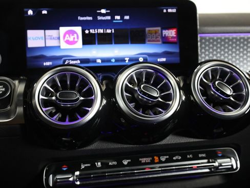 Certified 2025 Mercedes-Benz GLB 250 4MATIC image 23