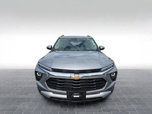Used 2025 Chevrolet TrailBlazer LT AWD/4WD image 2