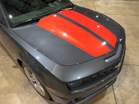 Used 2010 Chevrolet Camaro SS RWD image 18