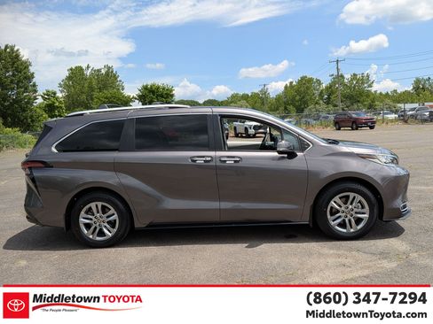 Certified 2024 Toyota Sienna Limited AWD/4WD image 2