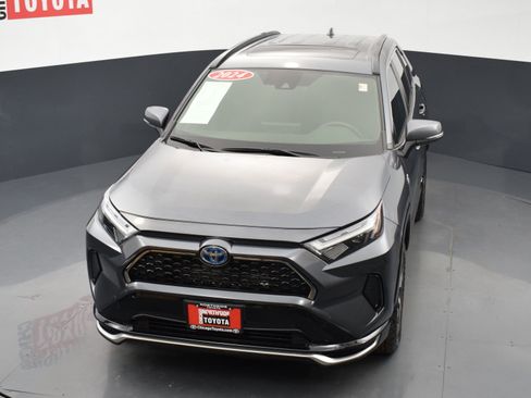 Used 2024 Toyota RAV4 SE w/ Weather & Moonroof Package image 25