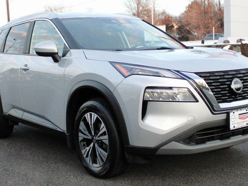 Used 2023 Nissan Rogue SV w/ SV Premium B Package image 4