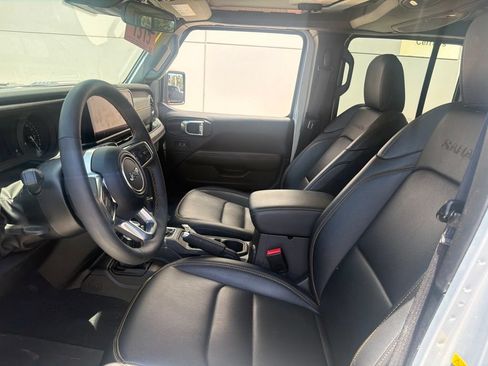 Used 2024 Jeep Wrangler Unlimited Sahara AWD/4WD image 7