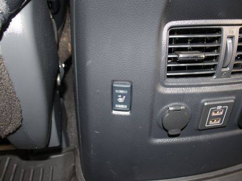 Used 2024 Nissan Titan PRO-4X w/ Pro-4x Convenience Package AWD/4WD image 22