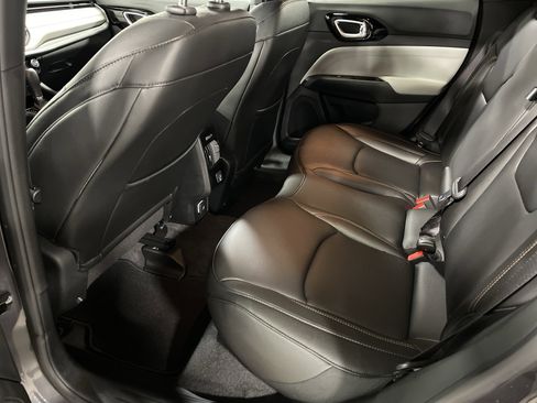 Used 2024 Jeep Compass Limited image 11