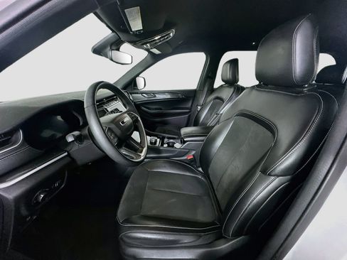 Used 2023 Jeep Grand Cherokee Altitude RWD image 13