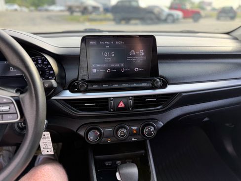 Used 2022 Kia Forte LXS w/ LXS Technology Package FWD image 38