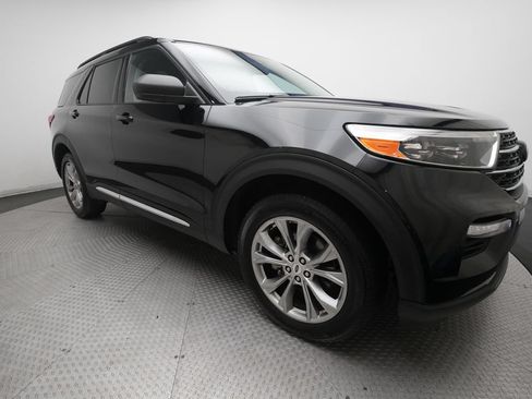 Used 2023 Ford Explorer XLT w/ Equipment Group 202A AWD/4WD image 38