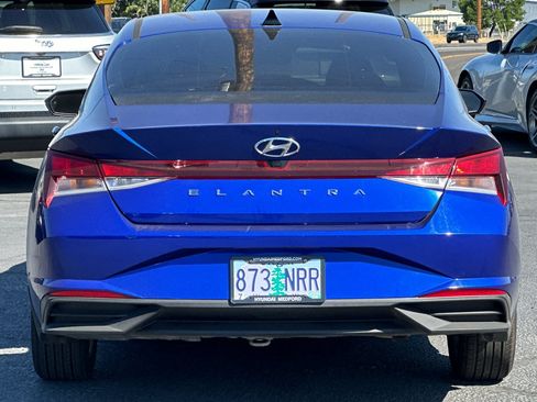 Used 2022 Hyundai Elantra SEL FWD image 5