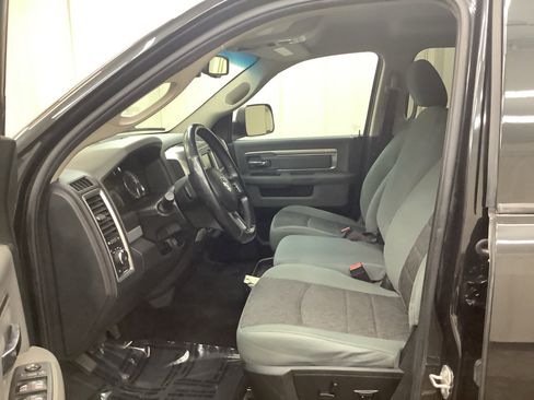 Used 2018 RAM 1500 Classic SLT image 14